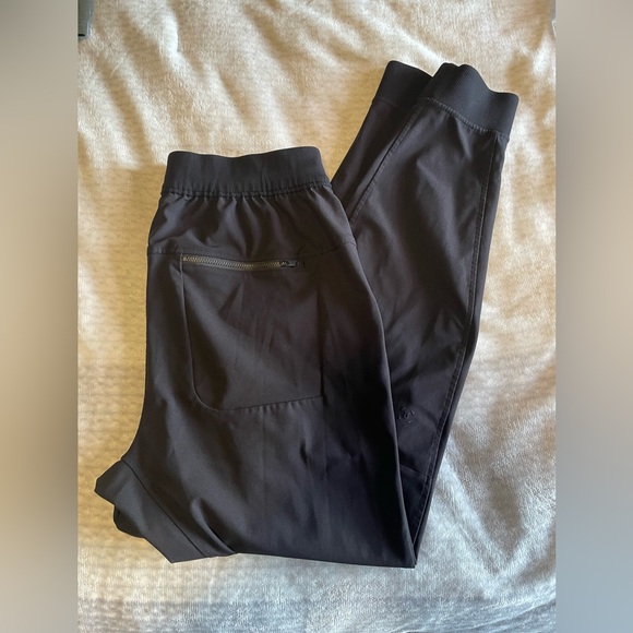 Lululemon ABC Jogger *Shorter 28" in Black - Picture 5 of 9
